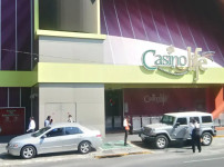 멕시코시티 카지노 라이프, 무장 갱단 공격으로 9만달러 털려